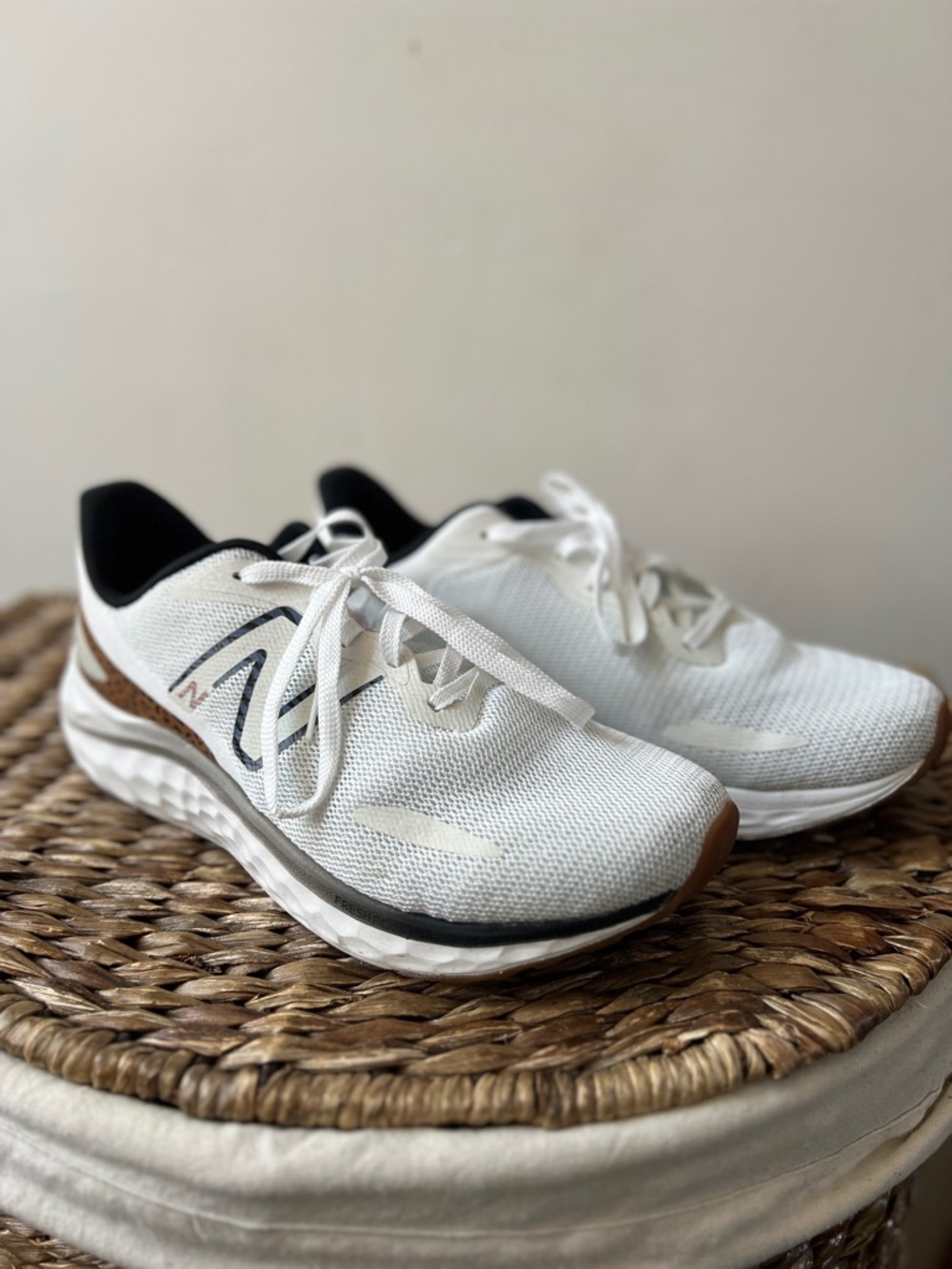 New Balance women’s 11 W EUC cute cheetah print detail